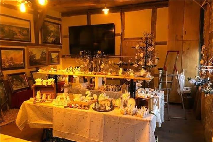 Geöffnet sind auch das Bauernhaus, die Backstube und der Museschoppen.An zwei Tagen gibt es auf dem Heimathof ein adventliches Angebot.