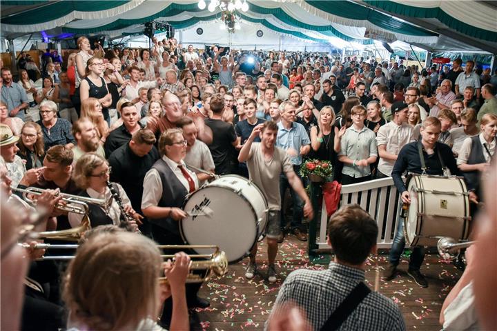 Gute Laune garantiert: Ein Höhepunkt des Schützenfestes ist der Thronsturm.
