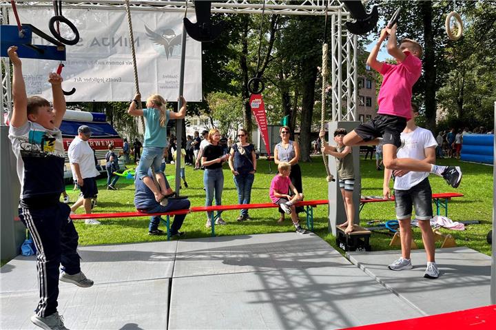 Zwei Tage voller Vielfalt Herausforderung für etwas ältere Kinder: Ninja-Gym.