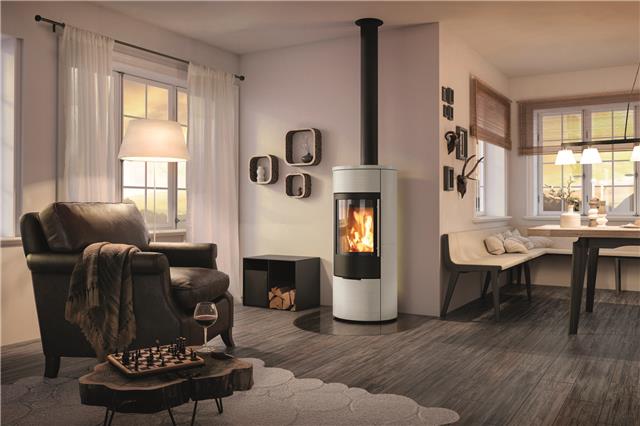 Höchste Flexibilität durch Hybrid-Kombi: Holzfeuer-Wärme plus Wärmepumpe.Foto: GVOB/www.kachelofenwelt.de/GanzBaukeramik/akz-o