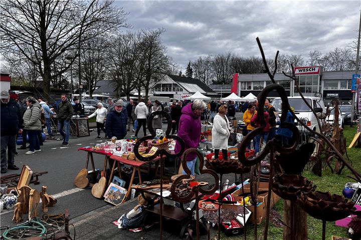 Im Gewerbegebiet laden die Fachmärkte und der beliebte Trödelmarkt zum Stöbern ein.