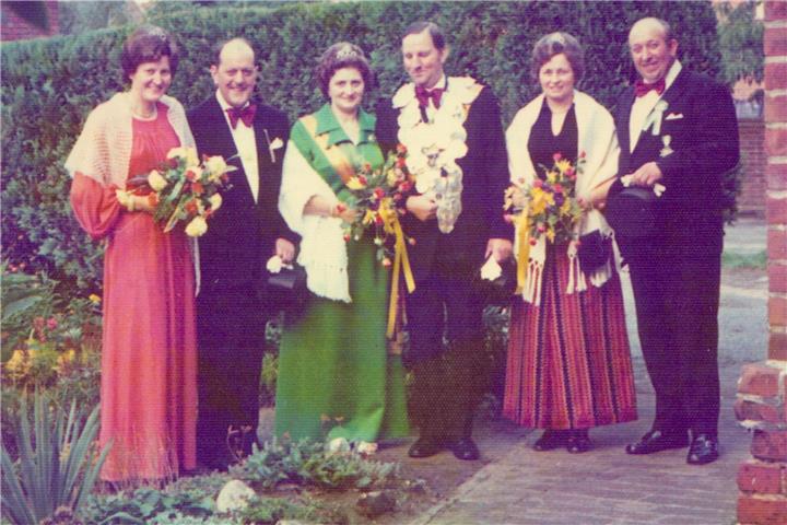 „Wir freuen uns auf Euch!“ Im Jahr 1975 auf dem Thron: Bernhard Schulze-Althof und Else Averkamp.