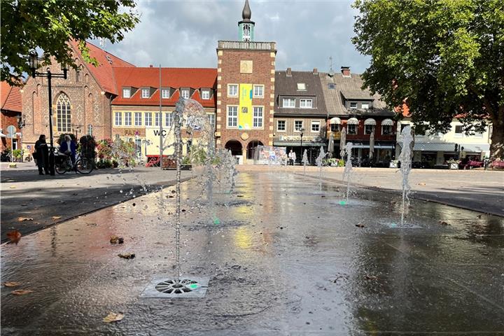 Im Rahmen des „Klimatages“ wird das Fontänenfeld auf dem Borkener Marktplatz am Samstag um 11 Uhr eröffnet. Foto: hie