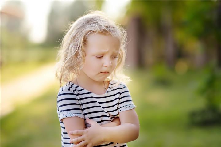 Immer mehr Kinder sind von Ängsten wegen Tod, Scheidung, Mobbing, Pandemie oder Klimawandel und Leistungsangst betroffen. Der Online-Coach „Kinderängste“ hilft Eltern und anderen Bezugspersonen. Foto: AOK/Colourbox/hfr.
