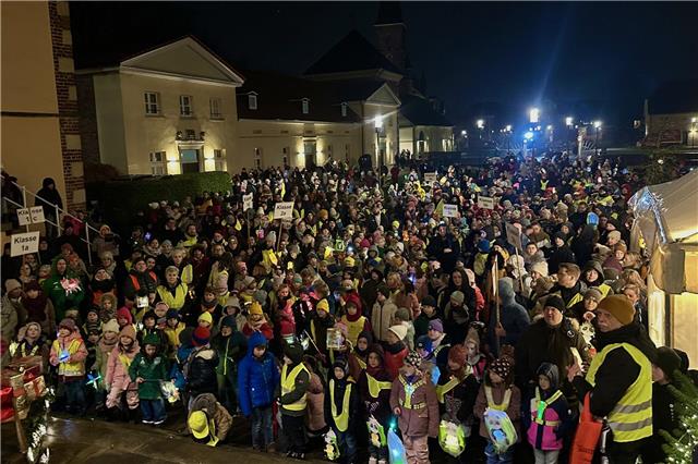 In Ramsdorf beginnt der Nikolausumzug um 16.30 Uhr, in Velen startet er eine Stunde später um 17.30 Uhr.