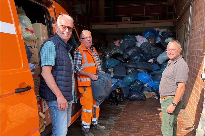 Initiator Ludger Jacobs, Bauhofmitarbeiter Georg Niehaves und Udo Jahn aus Heiligenstadt.