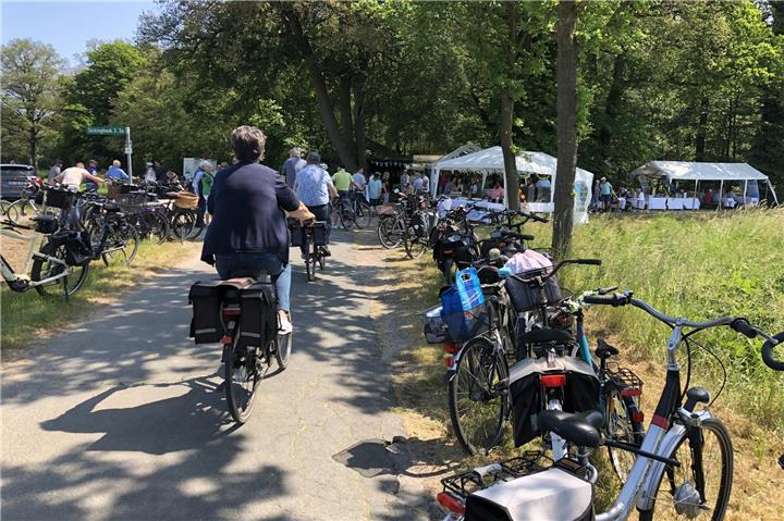 Insgesamt zehn Hütten laden entlang der Strecke zum Zwischenstopp ein.