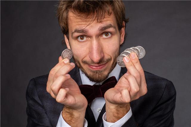 Jahresauftakt im Februar mit Toby Rudolph und seiner Comedy- und Zaubershow. Foto: Ole Radach