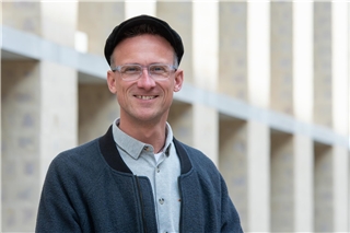 Jan Aleff wird neuer Burgkaplan auf der Jugendburg Gemen. Foto: Bischöfliche Pressestelle / Ann-Christin Ladermann