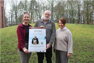 Jelena Borgers, Clemens Sprey und Reinhild Wantia (v.l.) laden zur Lesung „Gestern Hölle, heute Hoffnung“ am 16. April 2026 in Borken ein. 