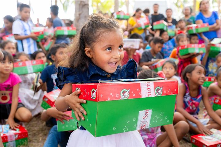 Hoffnung für Kinder Kindern eine riesige Freude machen: Bis 15. November können die Pakete an verschiedenen Sammelstellen in der Region abgegeben werden.