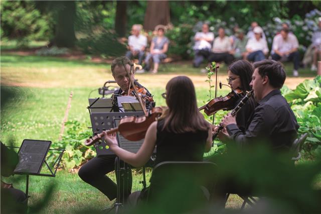 Klassisches Konzert im Garten von Fork in Velen: hörens- und sehenswert.