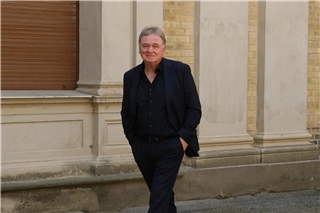 Klaus Hoffmann begeistert ein generationsübergreifendes Publikum.