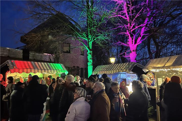 Klein, fein und voller Adventsstimmung ist der Oedinger Advents-Treff.