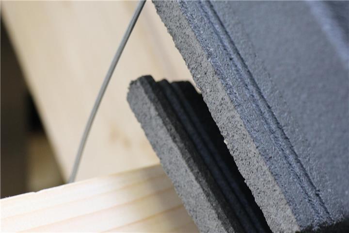 Kleine Bauteile mit großer Wirkung – Sturmklammern fixieren Dachziegel dauerhaft gegen Windsogkräfte.