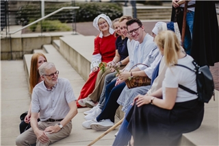 Kostümierte Themenrundgänge sind beliebt – bei den Gästen ebenso wie bei den Gästeführerinnen und Gästeführern. Foto: Archiv/Stadt Borken / Lisa Heesch