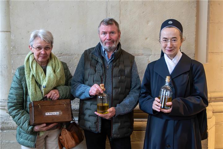 Küsterin Elisabeth Schweers und ihr Mann August sowie Schwester Kathrin aus der Schönstatt-Au in Borken nahmen an der Chrisam-Messe teil.