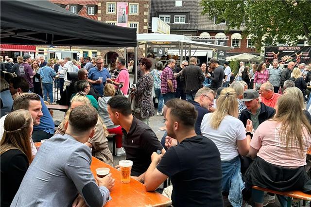 Kulinarische Abenteuer aus aller Welt auf dem Borkener Marktplatz erleben.