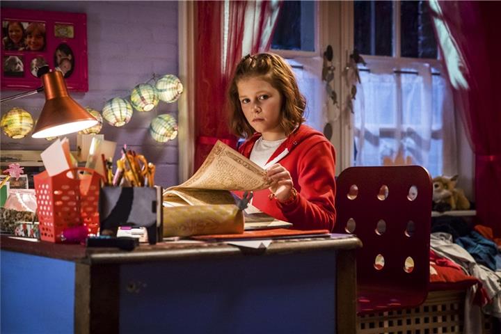 Lilli braucht ihren ganzen Mut und Verstand, um Weihnachten zu retten... Fotos (2): Universumfilm
