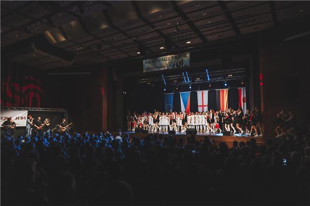 Live-Rockmusik trifft auf energiegeladene Tanz. Foto: Stadt Borken / mediamieze