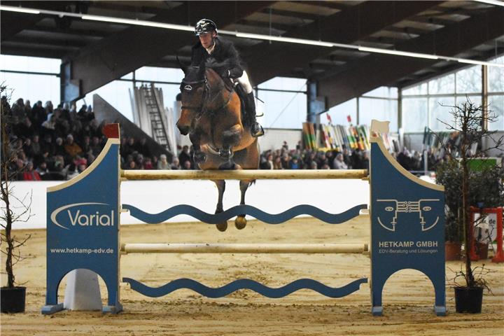 Marcus Ehning sicherte sich 2025 beim Großen Preis von Borken den Sieg. Foto: BZ-Archiv