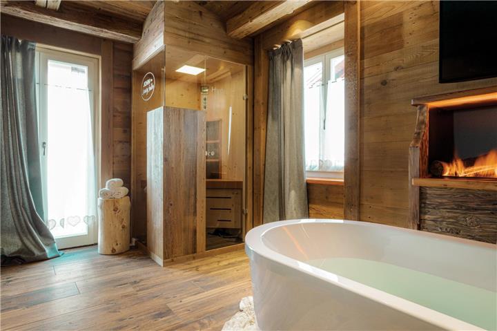 Mit einer Grundfläche ab 0,86 m² finden spezielle Wellness-Kabinen nahezu überall Platz. Für den Betrieb genügt eine herkömmliche Steckdose.Foto: HLC/Olymp Werk GmbH