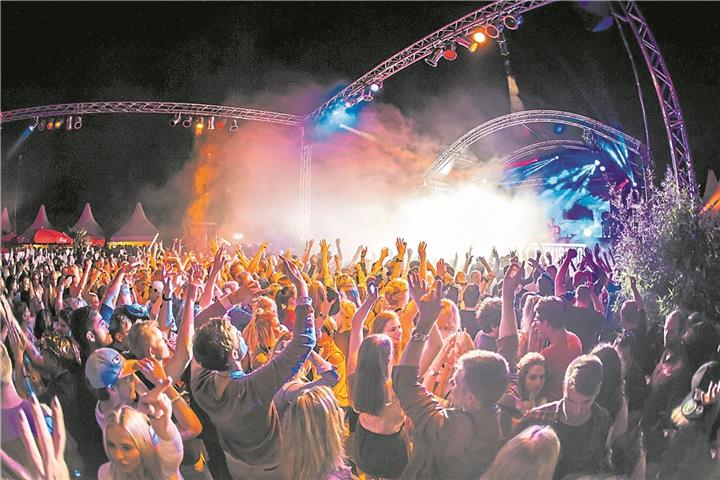 Nach den Show am Samstagabend gibt es ein großes Höhenfeuerwerk.