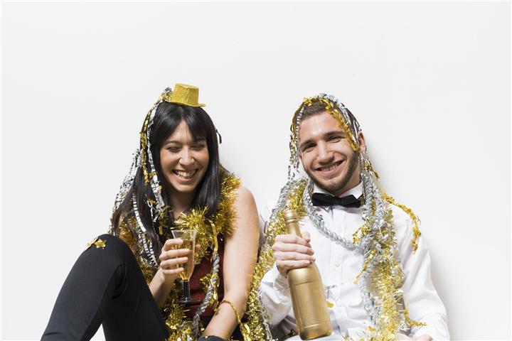 Nach der Karnevalsparty besser Bus, Bahn oder Taxi nehmen. Foto: Freepik