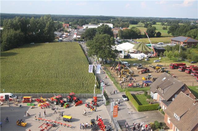 Nach neun Jahren Pause kehrt der Wirtschaftstag Burlo-Borkenwirthe zurück – mit rund 60 Unternehmen und Vereinen, einem abwechslungsreichen Bühnenprogramm und Starkoch Björn Freitag. Foto von 2017 BZ-Archiv