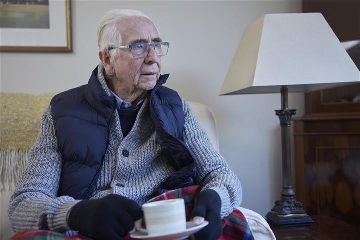 „Nachbarn helfen“ richtet sich ganz besonders auch an ältere Menschen.Symbolfoto: colourbox.de