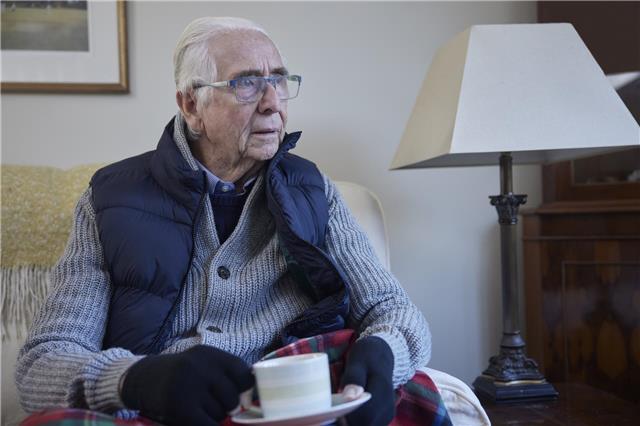 „Nachbarn helfen“ richtet sich ganz besonders auch an ältere Menschen.Symbolfoto: colourbox.de