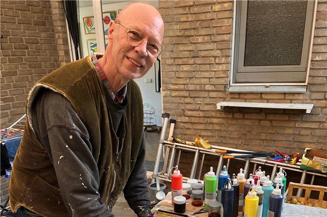 Norbert Rolfes ist ein vielseitiger Künstler, der durch seine lebensbejahende Haltung und Freude am kreativen Prozess überzeugt. Foto: hie