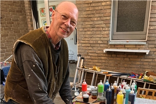 Norbert Rolfes ist ein vielseitiger Künstler, der durch seine lebensbejahende Haltung und Freude am kreativen Prozess überzeugt. Foto: hie