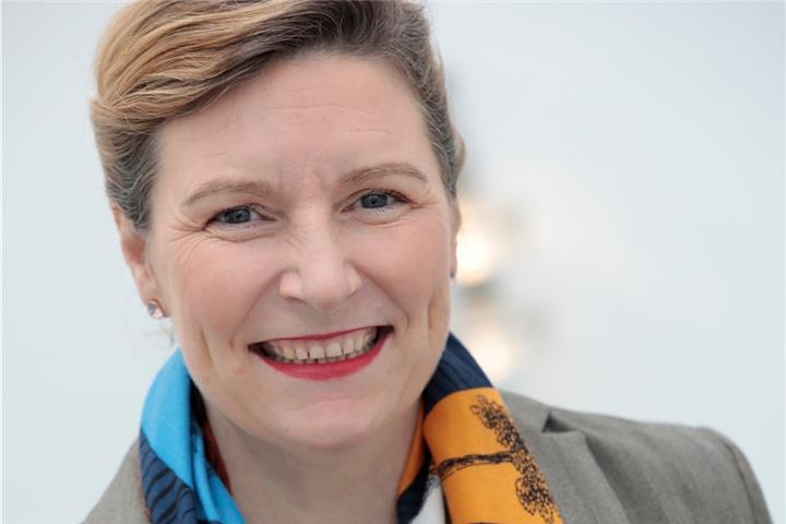 Prof. Dr. Birgit Felden referiert.