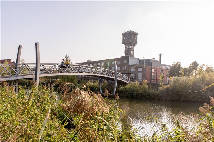 Mit dem Rad unterwegs Querfeldein oder am Wasser entlang: abwechslungsreiche Routen führen durch das Grenzgebiet.