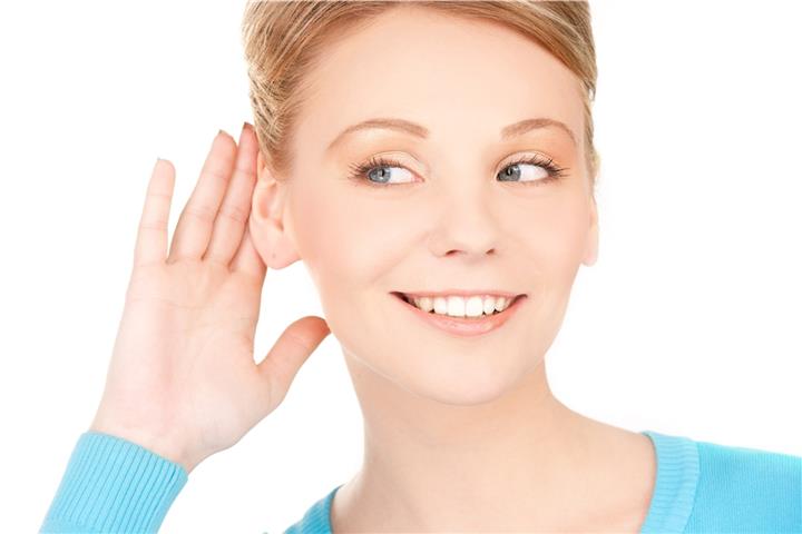 Regelmäßige Hörtests beim Akustiker sind auch präventiv ratsam. Foto: colourbox.de