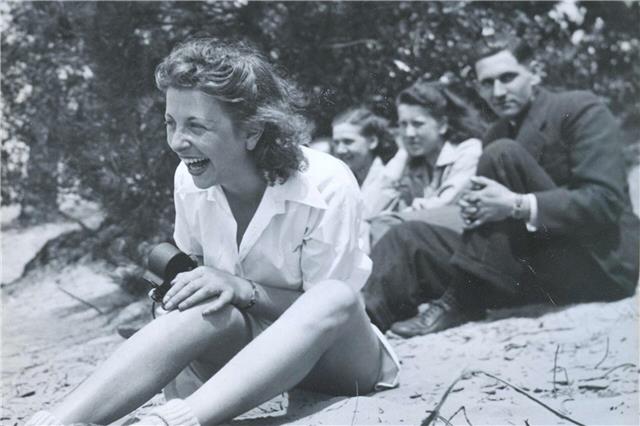 Roosje Glaser auf einem Ausflug mit ihren Tanzschülern.