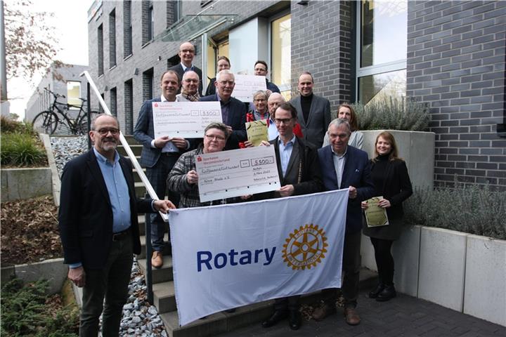 Rotary Club spendet Rotarier übergaben Spenden und Gewinne. Foto:rm