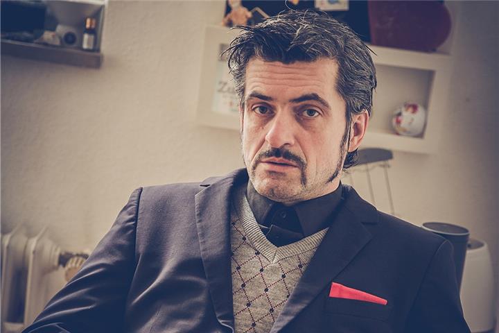 Sedlmeir wird auch als der schillerndste Alleinunterhalter Deutschlands bezeichnet.