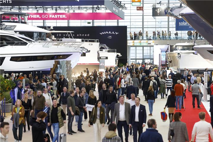 Sowohl Segler als auch Motorbootfahrer finden auf der boot eine große Vielfalt an Booten, Jollen, Superboats oder Luxusyachten.