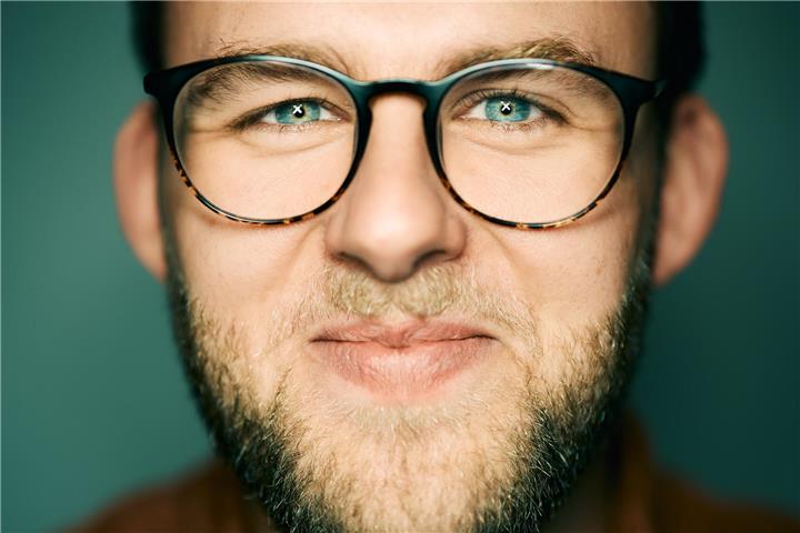 Sven Bensmann bringt den Vennehof zum Lachen. Foto: Marvin Ruppert