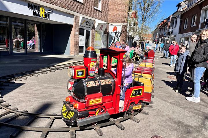 Trödelmarkt im Gewerbegebiet Ost.