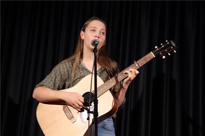 VeraLee, aktuelle Titelverteidigerin der NRW SongSlam Meisterschaften, wird versuchen ihren Titel zu behalten. ©: Anna Lisa Azur