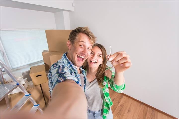 Verhältnismäßig günstig auch im Vergleich zu den regionalen Mieten ist der Wohnungskauf in den Kreisen Warendorf und Borken.