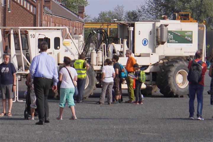 Vibro-Truck zum Anfassen am 15. Oktober in Borken. ©Geologischer Dienst NRW