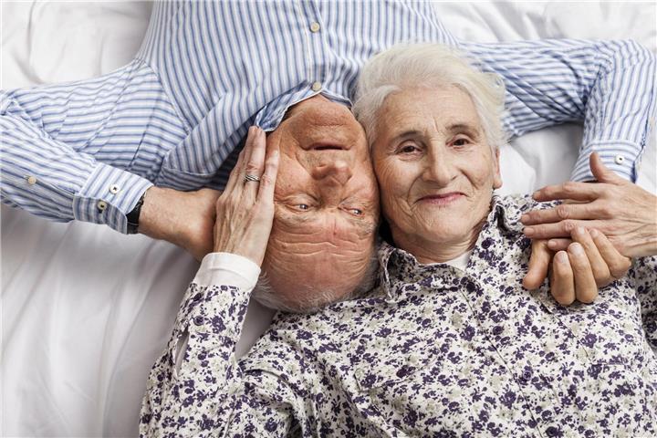 Besser schlafen trotz Pflege Viele pflegebedürftige Menschen und pflegende Angehörige kennen Schlafprobleme aus eigener Erfahrung. Foto: Freepik