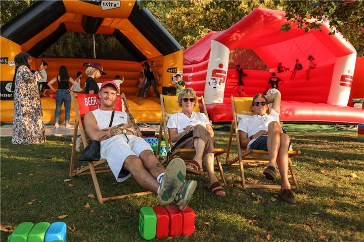 Vom 14. bis 16. August verwandelt sich die Badebucht am Aasee in Bocholt in eine bunte Festivalmeile. Foto: Sven Betz