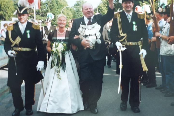 Wer folgt auf König Helmut? Vor 25 Jahren: Das Königispaar Paul Bone und Dorothee Ladenberger.