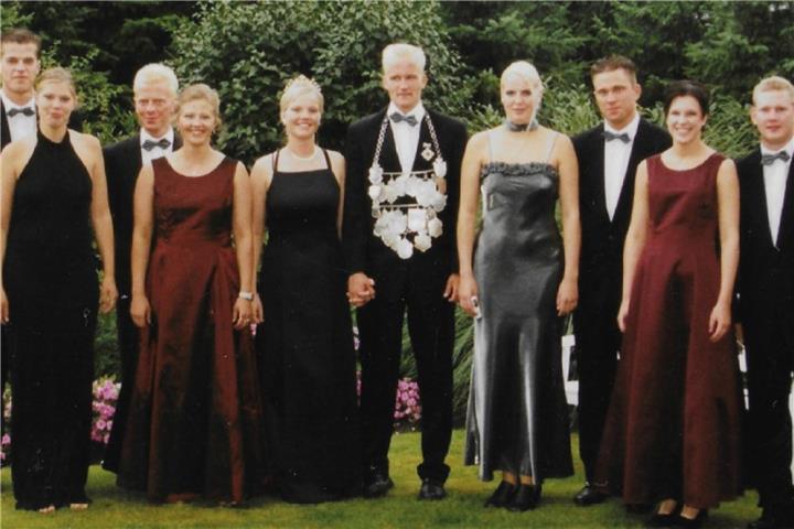 Vor 25 Jahren schoss der amtierende Ärpelkönig Henning Stewering den Vogel ab. Seine Königin war Andrea Nienhaus.