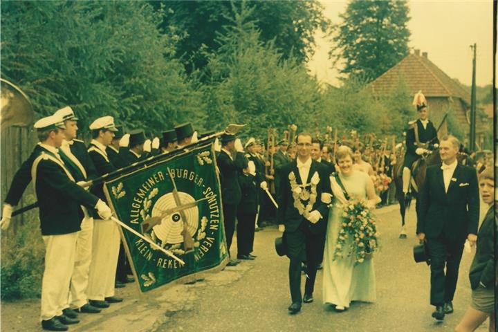 Vor 50 Jahren auf dem Thron der Bürgerschützen Klein Reken: Willi Vehlken und Margarete Heiming.